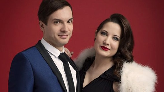 Alex Larke und Bianca Nicholas vertreten als Electro Velvet Großbritannien beim ESC in Wien © BBC/Sarah Dunn 