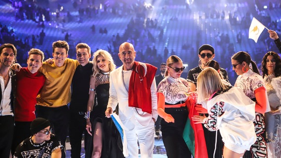 Die Gewinner des ersten Halbfinales auf der Bühne. © eurovision.tv Foto: Thomas Hanses