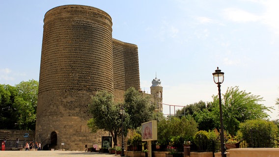 Der Jungfrauenturm in Baku  Foto: Julian Rausche