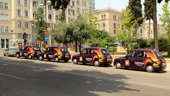 Für den ESC fahren in Baku London-typische Taxis  Foto: Julian Rausche
