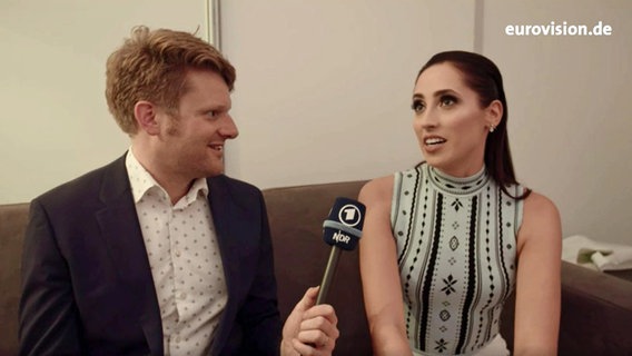 Elina Nechayeva im Interview mit Stefan Spiegel. © NDR 