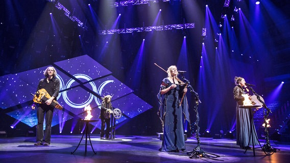 Die Band Faun probt in Hannover für den deutschen Vorentscheid auf der Bühne © NDR Foto: Rolf Klatt