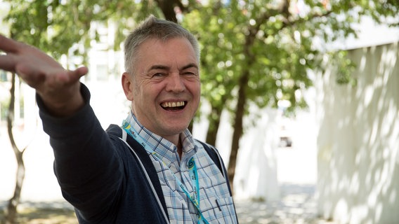 Jan Feddersen in Lissabon. © NDR / Rolf Klatt Foto: Rolf Klatt