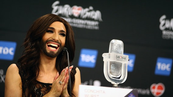 ESC-Gewinnerin Conchita Wurst bei der Pressekonferenz. © NDR Foto: Rolf Klatt