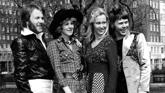 ABBA kurz nach ihrem ESC Sieg (1974) © picture-alliance / United Archives/TopFoto 