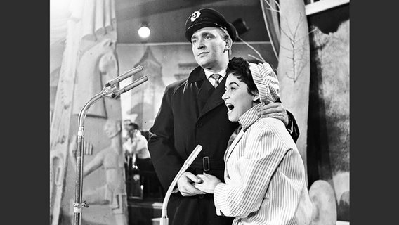 Birthe Wilke und Gustav Winckler beim Grand Prix d'Eurovision 1957 © Hessischer Rundfunk 