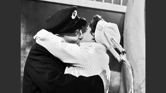 Birthe Wilke und Gustav Winckler beim Grand Prix d'Eurovision 1957  