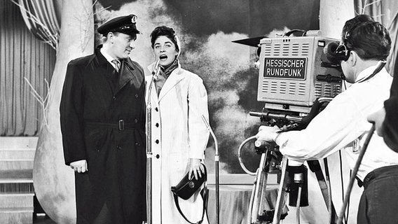 Birthe Wilke und Gustav Winckler beim Grand Prix d'Eurovision 1957 © Hessischer Rundfunk 