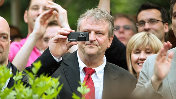 Auf dem Empfang des deutschen Botschafters - Manfred Witt, deutscher Delegationsleiter © NDR Foto: Rolf Klatt