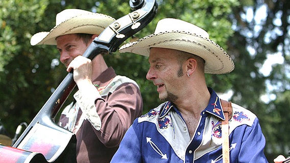 Voller Einsatz an Bass und Gitarre © NDR Foto: Rolf Klatt