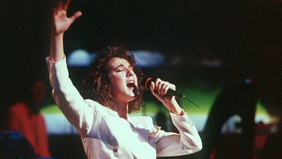 Celine Dion vertritt die Schweiz 1988 beim Grand Prix und belegt den 1. Platz  Foto: ANP