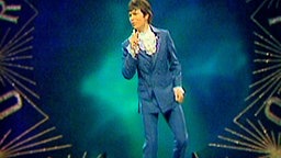 Cliff Richard im blauen Anzug beim Grand Prix d'Eurovision 1968  
