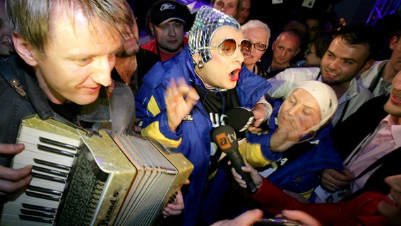 Verka Serduchka aus der Ukraine auf dem Eurovisions-Empfang des Bürgermeisters von Helsinki. © NDR Foto: Rolf Klatt