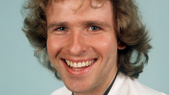 Der junge Radiomoderator Thomas Gottschalk hatte einen seiner ersten TV-Auftritte beim deutschen Vorentscheid zum ESC 1979 und 1980 an der Seit von Carolin Reiber. © picture alliance 