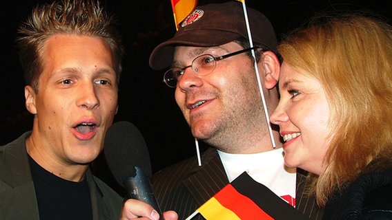 Oliver Pocher, Elton und Annette Frier kurz vor dem Finale in Istanbul © NDR Online Foto: B. Meier