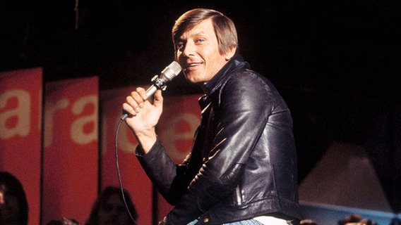 Johnny Hill trat 1978 beim deutschen Vorentscheid an. Hier bei einem Auftritt in der ZDF Hitparade 1979. © dpa 