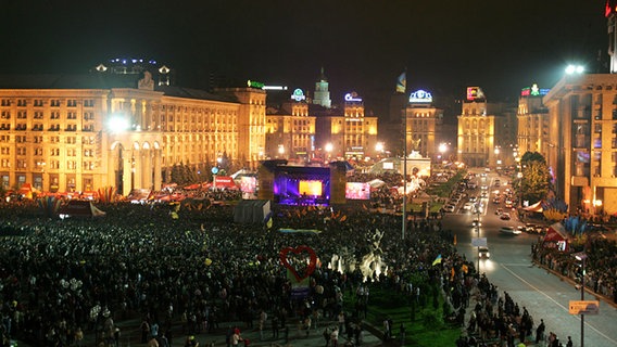 Public Viewing auf dem Maidan in Kiew 2005 © NDR / Rolf Klatt Foto: Rolf Klatt