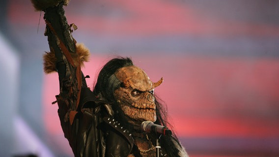 Lordi in Siegerpose © NDR Foto: Rolf Klatt