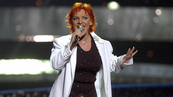 Lou 2003 bei der Generalprobe zum Grand Prix. Sie vertrat Deutschland und belegte den 12. Platz © picture-alliance / dpa/dpaweb Foto: Ulrich Perrey