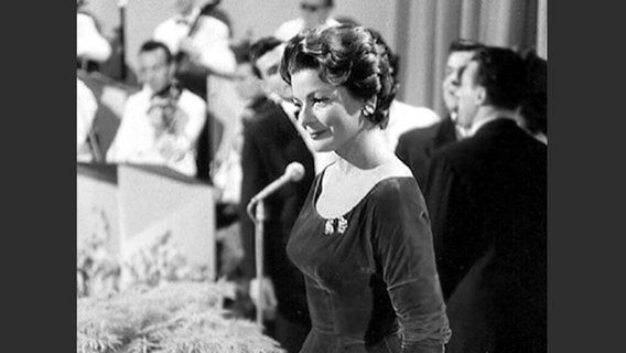Lys Assia beim Grand Prix d'Eurovision 1956. © ARD/NDR 