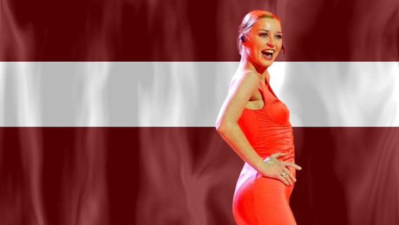 Marie N (bürgerlich Marija Naumova) vor lettländischer Flagge (Montage)  Foto: Carsten Rehder