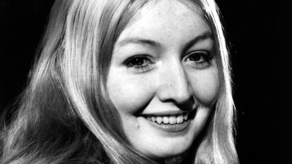 Porträt von Mary Hopkin im Jahre 1968. Sie vertrat Großbritannien 1970 beim Grand Prix und belegte den 2. Platz  Foto: Central Press