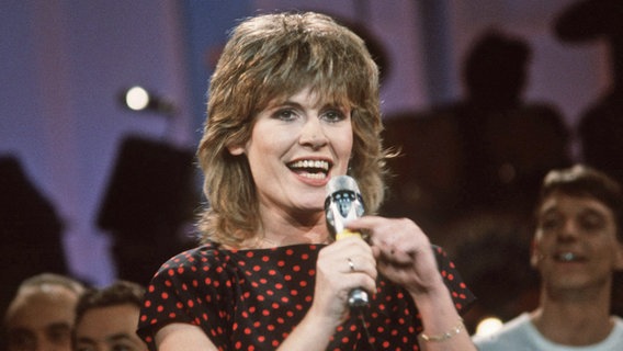 Mary Roos 1984 beim Vorentscheid für den Grand Prix d'Eurovision in München. © picture-alliance / dpa Foto: Istvan Bajzat