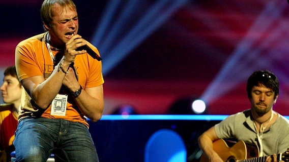 Max bei der Probe zum ESC Finale 2004. © dpa Foto: Kerim Okten