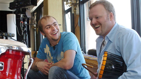 Max Mutzke und Stefan Raab in Istanbul © picture-alliance / dpa Foto: Ulrich Perrey