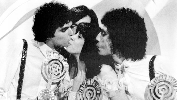 Gali Atari & Milk and Honey, VL: Reuven Gvirtz, Yehuda Tamir, Gali Tamir und Shmuel Bilu vertreten Israel 1979 beim Grand Prix und freuen sich über den 1. Platz © picture alliance/dpa Foto: Hugh Alexander