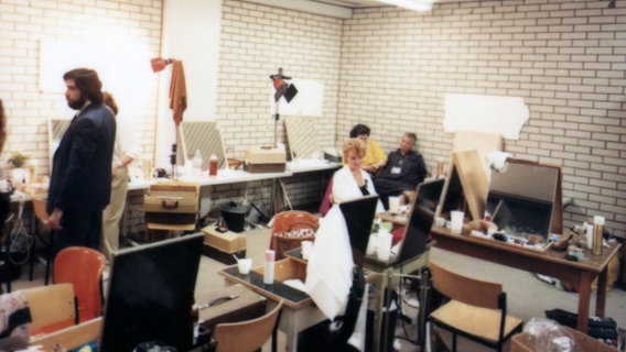 ESC 1983 in München: Die Garderobe der Teilnehmer. © BR Foto: Sessner