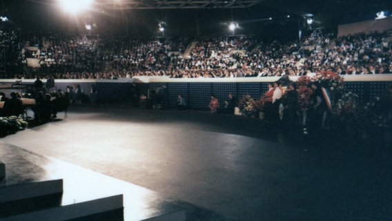 ESC 1983 in München: Blick aus das Publikum in der Rudi-Sedlmayer-Halle. © BR Foto: Sessner