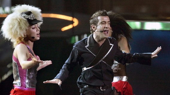 2B, Rudi Drumond und Luciana Abreu vertraten Portugal beim ESC 2005 © picture-alliance/ dpa/dpaweb Foto: Sergey Dolzhenko