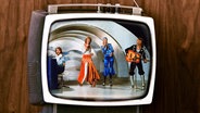 Ein alter Fernseher zeigt auf der Mattscheibe die Gruppe ABBA (Bildmontage) © Fotolia.com, picture-alliance/ dpa Foto: p!xel 66, Olle Lindeborg