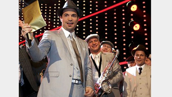 Roger Cicero holt sich mit "Frauen regier'n die Welt" 2007 das Ticket für das Finale in Helsinki. © AP 