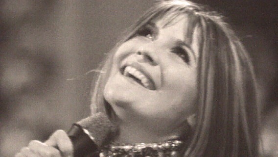 Sandie Shaw beim Grand Prix d'Eurovision 1967  