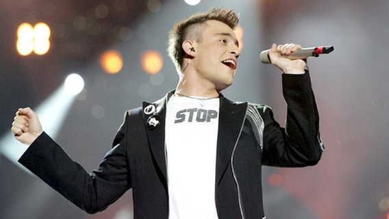 Omar Naber mit seiner Ballade "Stop" © NDR Foto: Rolf Klatt
