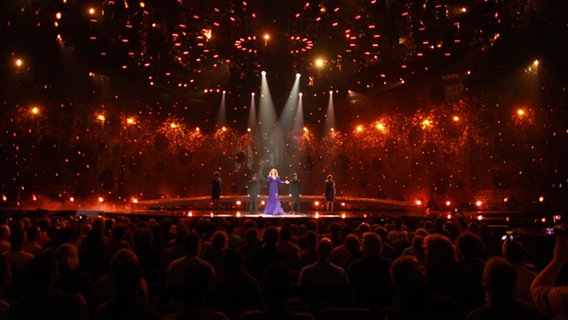 Niamh Kavanagh für Irland im 2. Halbfinale des ESC.  