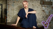 SuRie ist Großbritanniens Teilnehmerin beim Eurovision Song Contest. © BBC 