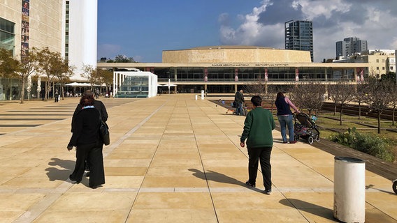 Das Habima Theater in Tel Aviv. Das Habima Theater in Tel Aviv. © Benjamin Hammer