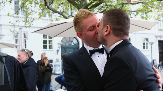Hochzeit beim ESC in Kopenhagen. © NDR Foto: Rolf Klatt