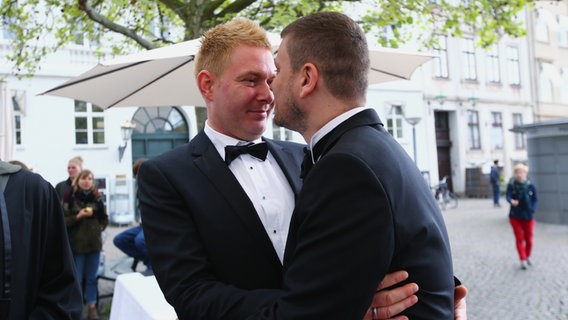 Hochzeit beim ESC in Kopenhagen. © NDR Foto: Rolf Klatt