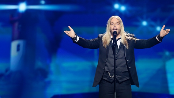 Eythor Ingi für Island im zweiten Halbfinale des Eurovision Song Contests © NDR Foto: Rolf Klatt