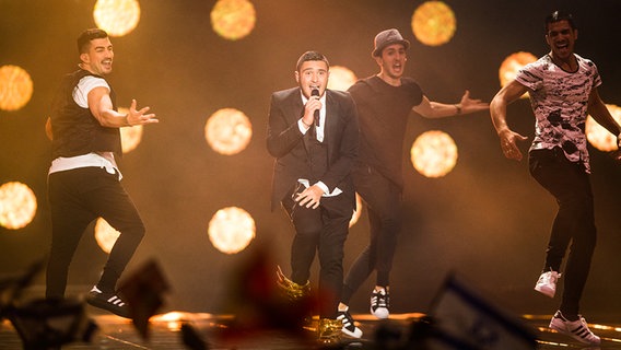 Nadav Guedj aus Israel auf der Bühne. © Rolf Klatt / NDR Foto: Rolf Klatt