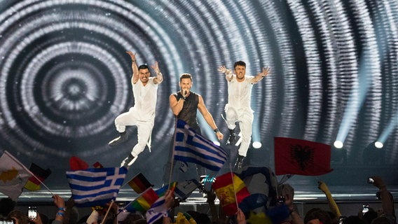 Imri Ziv auf der ESC Bühne beim Finale in Kiew. © NDR Foto: Rolf Klatt