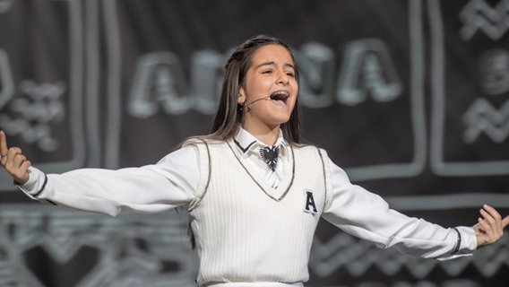 Albaniens Kandidatin Anna Gjebrea bei der ersten Probe zum Junior ESC 2021. © EBU Foto: Andres Putting