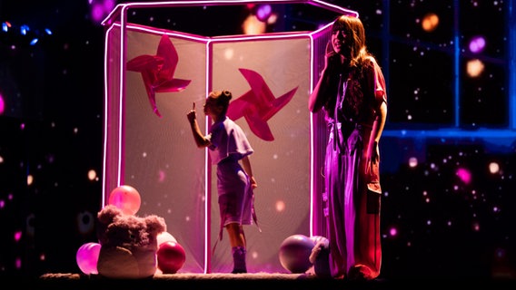 Fia und ihre Tänzerin Veronika bei der ersten Probe für den Junior ESC 2023. © EBU Foto: Corinne Cumming