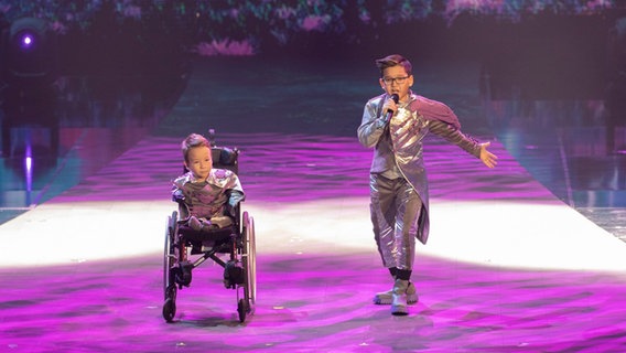 Die kasachischen Junior-ESC-Teilnehmer Beknur Zhanibekuly und Alinur Khamzin bei der ersten Probe 2021. © EBU Foto: Andres Putting