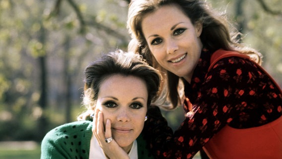 Die Kessler-Zwillinge Alice und Ellen 1972 in Paris. © picture-alliance/ dpa Foto: Dieter Klar