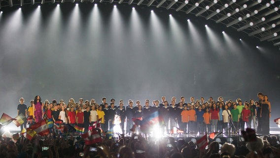 Wiener Sängerknaben und ein Kinderchor auf der ESC-Bühne in Wien. © NDR Foto: Rolf Klatt